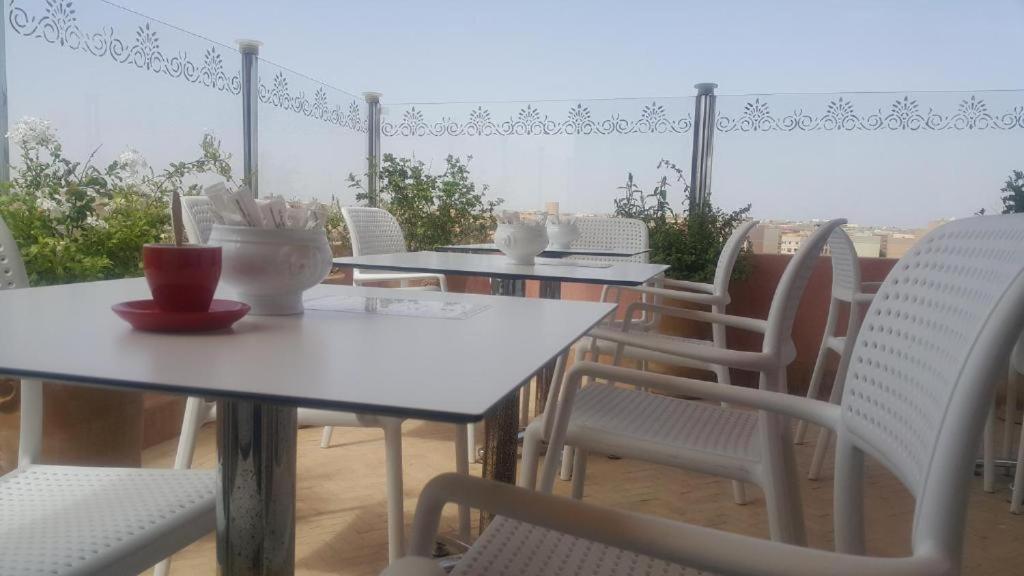 Hotel Al Amal Тизнит Экстерьер фото